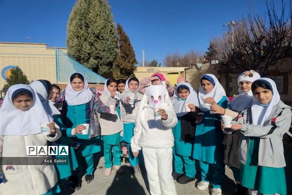 یک روز با شیر در مدارس آباده