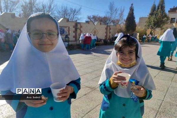 یک روز با شیر در مدارس آباده