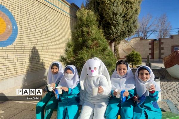 یک روز با شیر در مدارس آباده