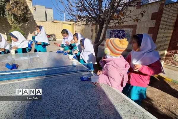 یک روز با شیر در مدارس آباده