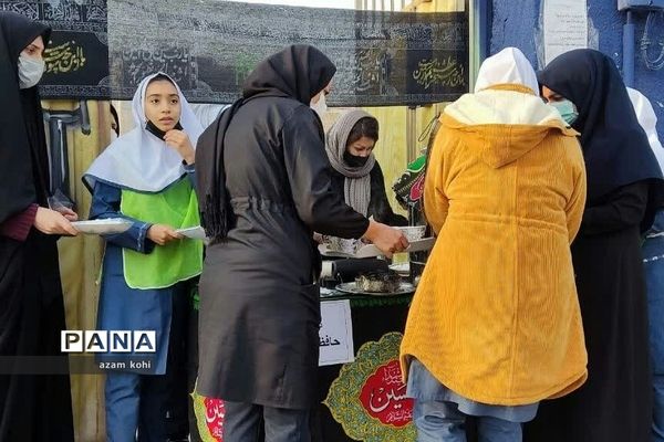برپایی موکب عزاداری و ایستگاه صلواتی  توسط دانش‌آموزان شهرستان شهریار
