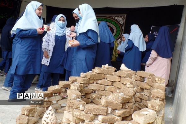 برگزاری ایستگاه صلواتی در دبیرستان فرزانگان 4 منطقه 13