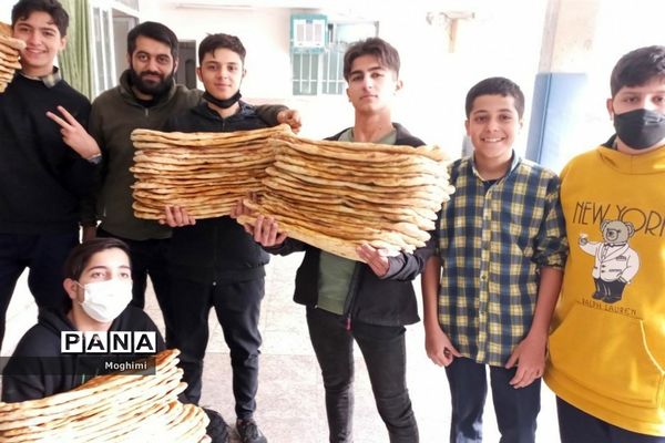 برپایی ایستگاه صلواتی دانش‌آموزان دبیرستان شهید پیچک منطقه ۱۳