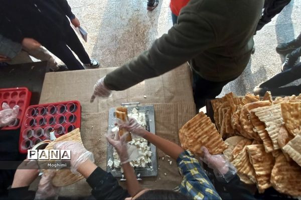 برپایی ایستگاه صلواتی دانش‌آموزان دبیرستان شهید پیچک منطقه ۱۳