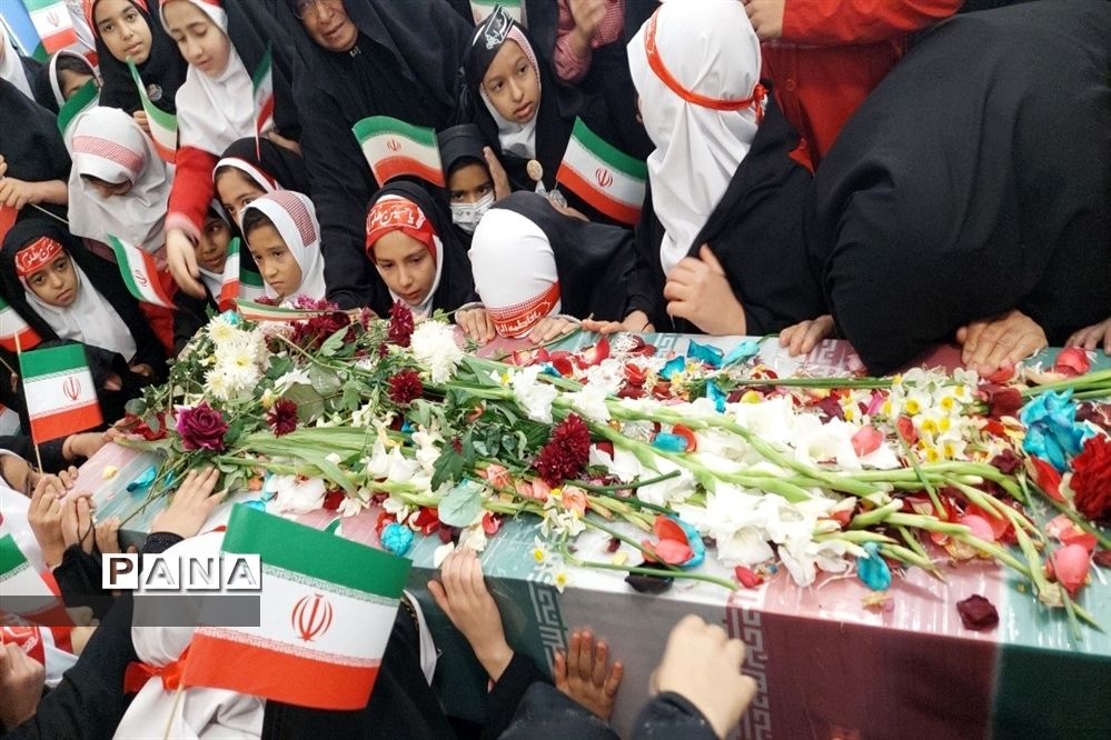 استقبال از شهید گمنام در مدرسه بنیاد ۱۵ خرداد ابرکوه
