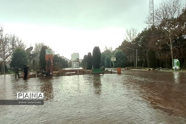 پارک لاله تهران در‌ یک روز بارانی