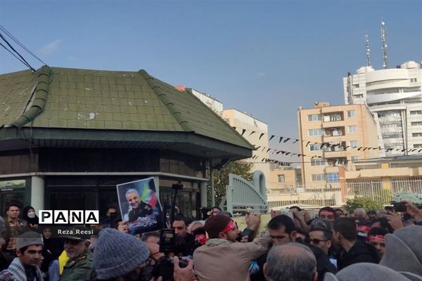 مراسم تشییع شهید گمنام دانش‌آموز در روز شهادت حضرت فاطمه (س) در فارس