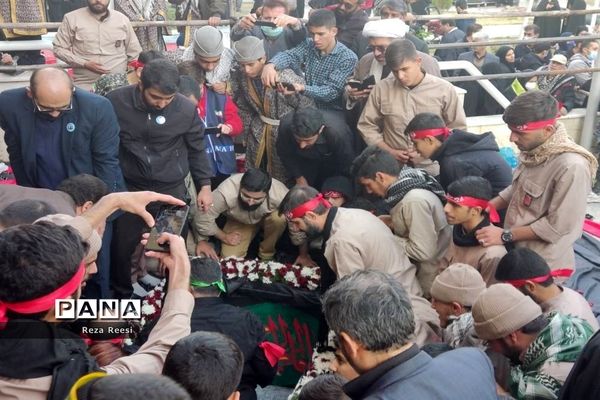 مراسم تشییع شهید گمنام دانش‌آموز در روز شهادت حضرت فاطمه (س) در فارس
