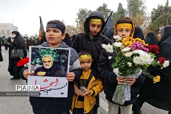 مراسم تشییع شهید گمنام دانش‌آموز همزمان با روز شهادت حضرت فاطمه زهرا (س) در شیراز