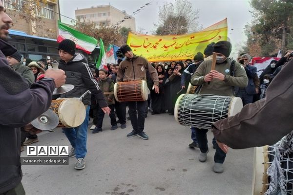 مراسم تشییع شهید گمنام دانش‌آموز در روز شهادت حضرت فاطمه (س) در فارس