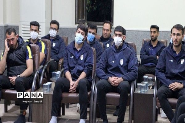 دیدار اعضای تیم ملی فوتبال ساحلی با نماینده ولی فقیه در استان بوشهر