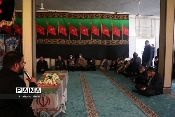 وداع کارکنان آموزش و پرورش ناحیه یک قم با پیکر شهید گمنام