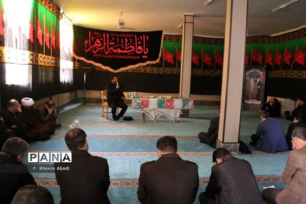 وداع کارکنان آموزش و پرورش ناحیه یک قم با پیکر شهید گمنام