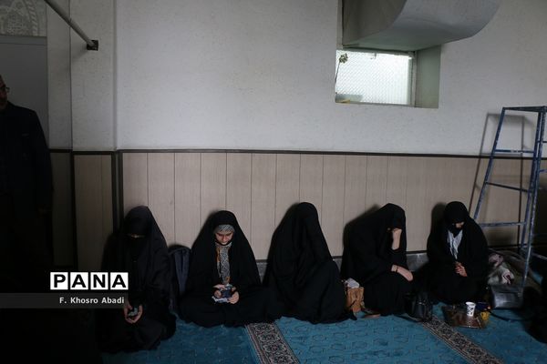 وداع کارکنان آموزش و پرورش ناحیه یک قم با پیکر شهید گمنام