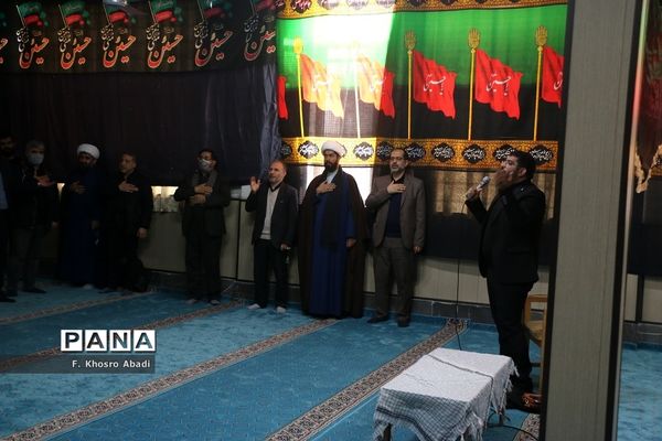 وداع کارکنان آموزش و پرورش ناحیه یک قم با پیکر شهید گمنام