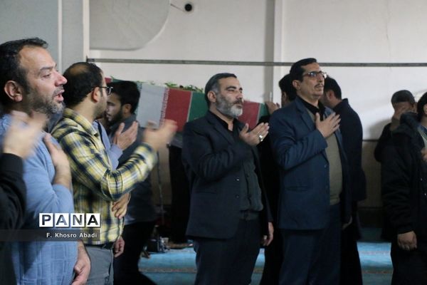 وداع کارکنان آموزش و پرورش ناحیه یک قم با پیکر شهید گمنام