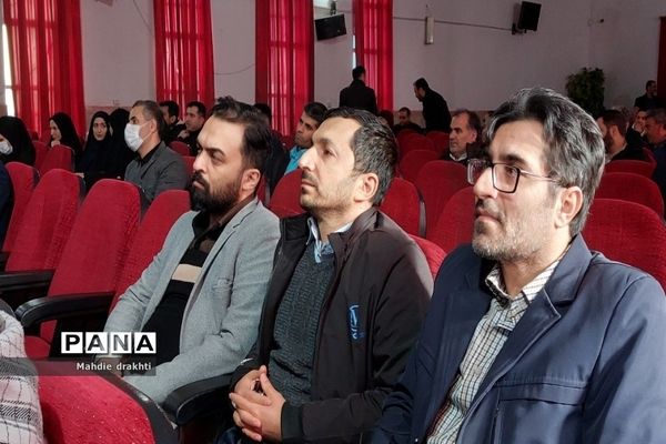 نشست روشنگری یوم الله ۹ دی در شهرستان بهارستان