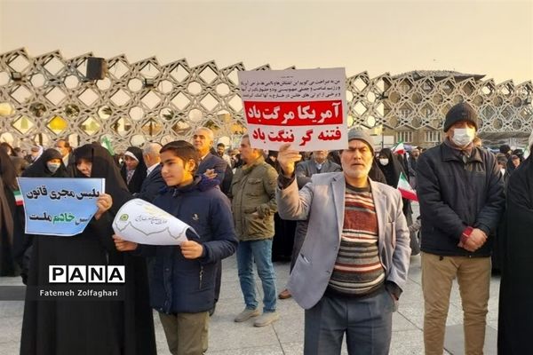 اجتماع خانوادگی فرهنگیان در میدان آیینی امام حسین (ع)