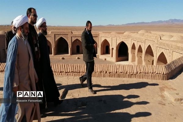 بازدید مسئولان شهرستان نایین از کاروانسرای نیستانک