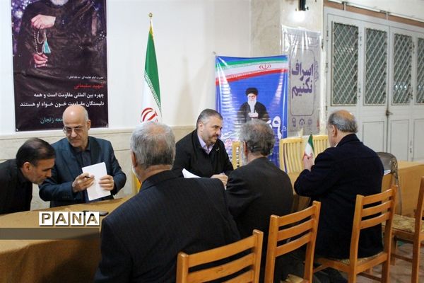 دیدار مردمی مسئولان استان زنجان  پس از اقامه نماز جمعه