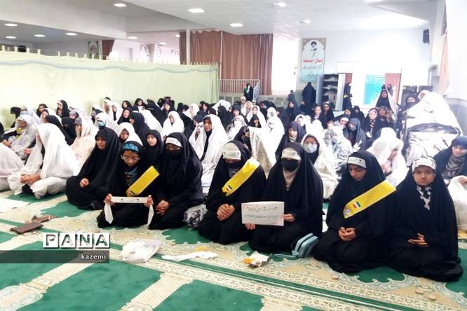حضور دانش‌آموزان در نماز جمعه 9 دیماه