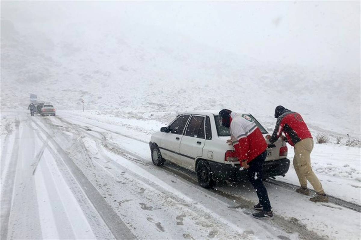 امدادرسانی به ۳۳۰۰ متاثر از برف، کولاک و آبگرفتگی در ۱۲ استان