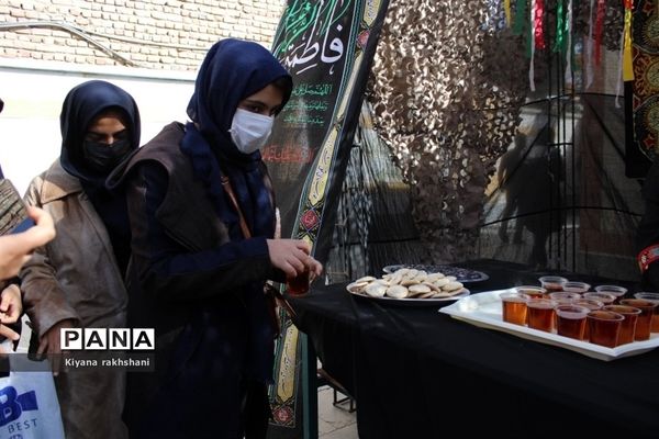 برپایی ایستگاه صلواتی در دبیرستان دخترانه گوهرشاد ناحیه یک زاهدان