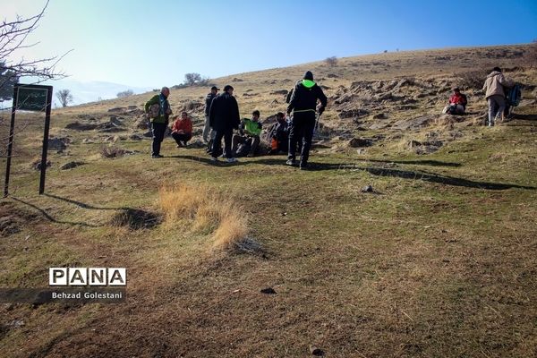 کوهپیمایی مربیان سازمان دانش‌آموزی آذربایجان غربی