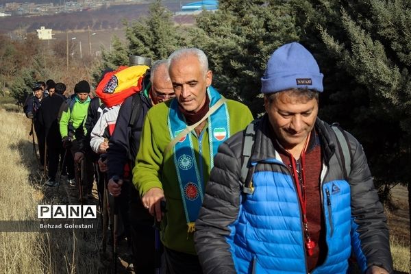 کوهپیمایی مربیان سازمان دانش‌آموزی آذربایجان غربی