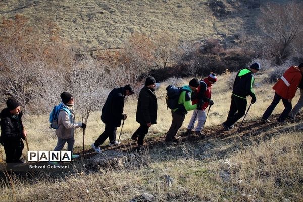 کوهپیمایی مربیان سازمان دانش‌آموزی آذربایجان غربی