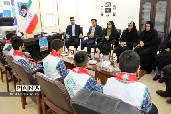 دیدار دانش‌آموزان تشکل‌های دانش‌آموزی با رئیس و کارکنان نهضت سوادآموزی استان بوشهر