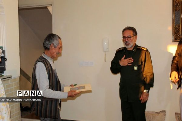 دیدار فرماندهان بسیج فشافویه با خانواده شهدای مدافع حرم