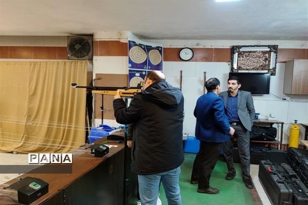 مسابقه تیراندازی با تفنگ بادی به‌مناسبت هفته بصیرت در شهرستان قدس