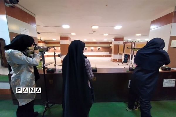 مسابقه تیراندازی با تفنگ بادی به‌مناسبت هفته بصیرت در شهرستان قدس