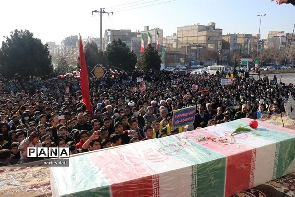 تشییع پیکر شهید گمنام ومراسم خاکسپاری در اردوگاه ثامن الحجج (ع)مشهد