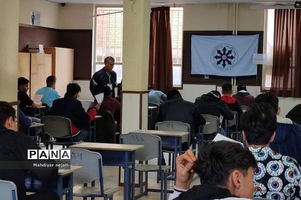 حوزه امتحانات نهایی مرکز استعدادهای درخشان شهید بهشتی رودهن