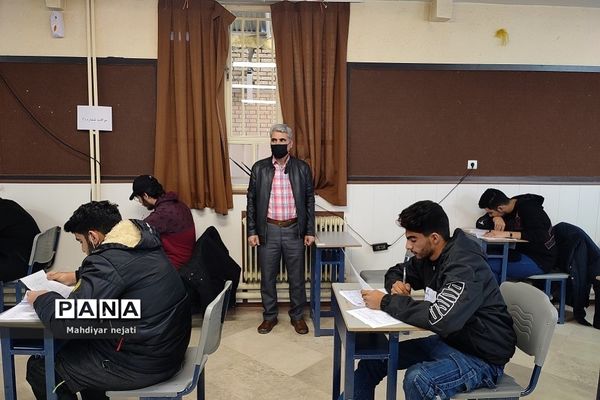 حوزه امتحانات نهایی مرکز استعدادهای درخشان شهید بهشتی رودهن