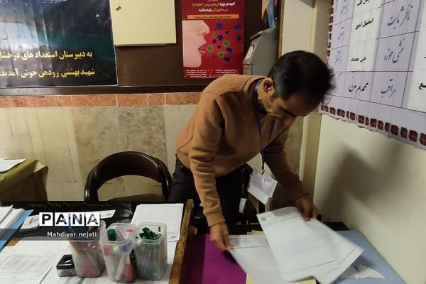 حوزه امتحانات نهایی مرکز استعدادهای درخشان شهید بهشتی رودهن