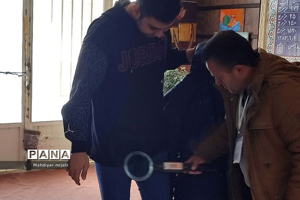 حوزه امتحانات نهایی مرکز استعدادهای درخشان شهید بهشتی رودهن