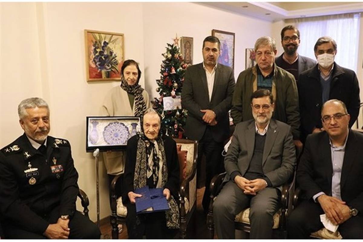 سیاری و قاضی‌زاده هاشمی با خانواده شهید طومانیان دیدار کردند