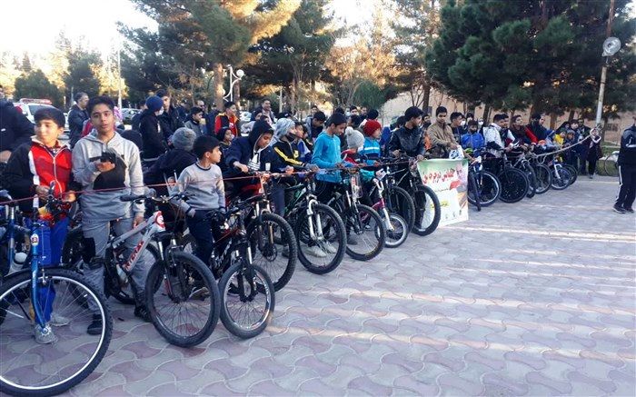 همایش دوچرخه‌سواری دانش‌آموزان بیرجندی به‌مناسبت بزرگداشت  شهید‌سلیمانی