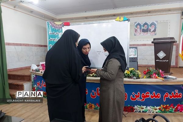 کارگاه آموزشی درس ریاضی ویژه آموزگاران پایه چهارم فشافویه