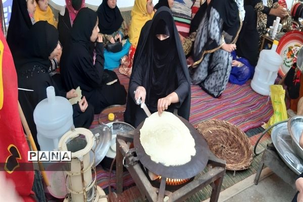 برپایی غرفه‌های محصولات فرهنگی و سنتی در سومین یادواره شهدای فرهنگی و دانش‌آموز خوزستان در اهواز