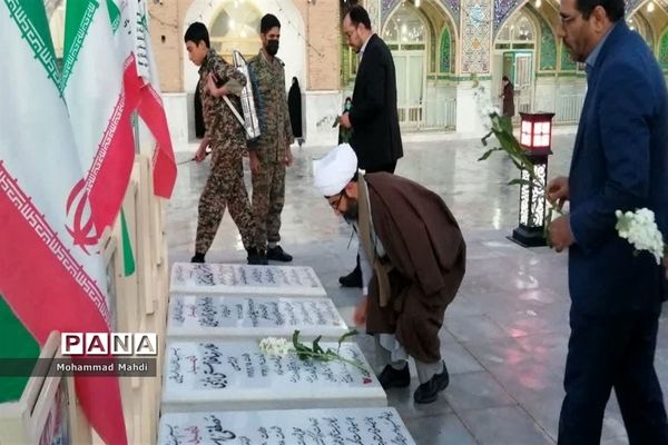 غبار روبی مزار مادران شهدای شهرستان نایین