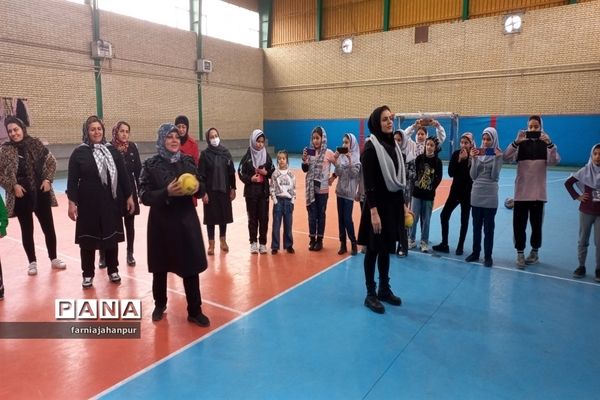 حضور دانش‌آموزان دبستان دخترانه وحدت منطقه کهریزک درطرح شهید خرازی