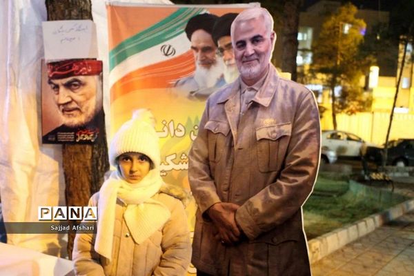 برپایی ایستگاه صلواتی توسط سازمان دانش‌آموزی استان سمنان‌