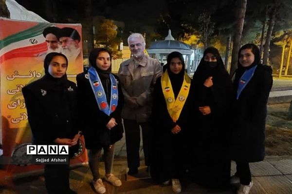 برپایی ایستگاه صلواتی توسط سازمان دانش‌آموزی استان سمنان‌