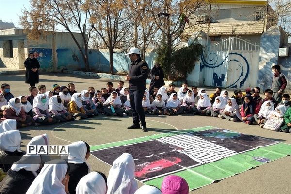 اجرای نمایش قوانین راهنمایی و رانندگی در مدرسه امام محمد باقر(ع) شهر جوادآباد