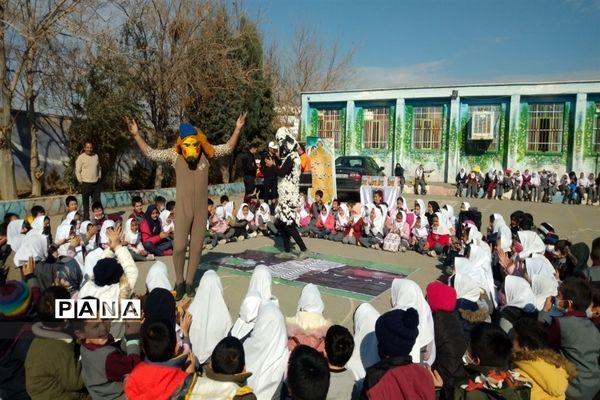 اجرای نمایش قوانین راهنمایی و رانندگی در مدرسه امام محمد باقر(ع) شهر جوادآباد