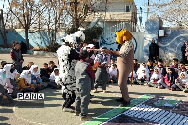 اجرای نمایش قوانین راهنمایی و رانندگی در مدرسه امام محمد باقر(ع) شهر جوادآباد